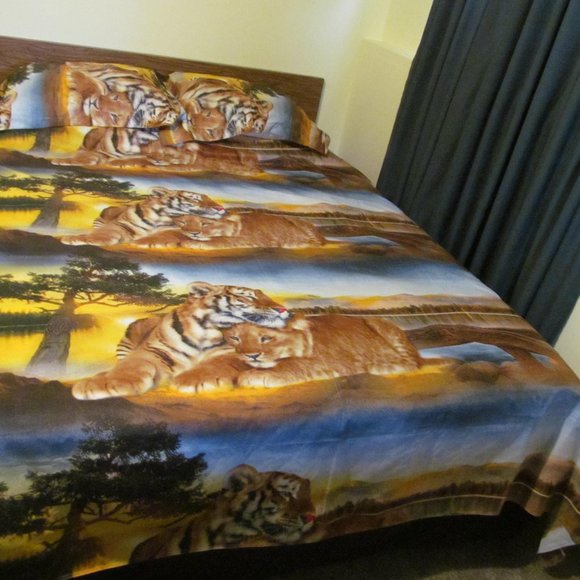 3 piece Queen Duvet cover with Two matching Pillow Covers -  Lion Design - Picture 5 of 6